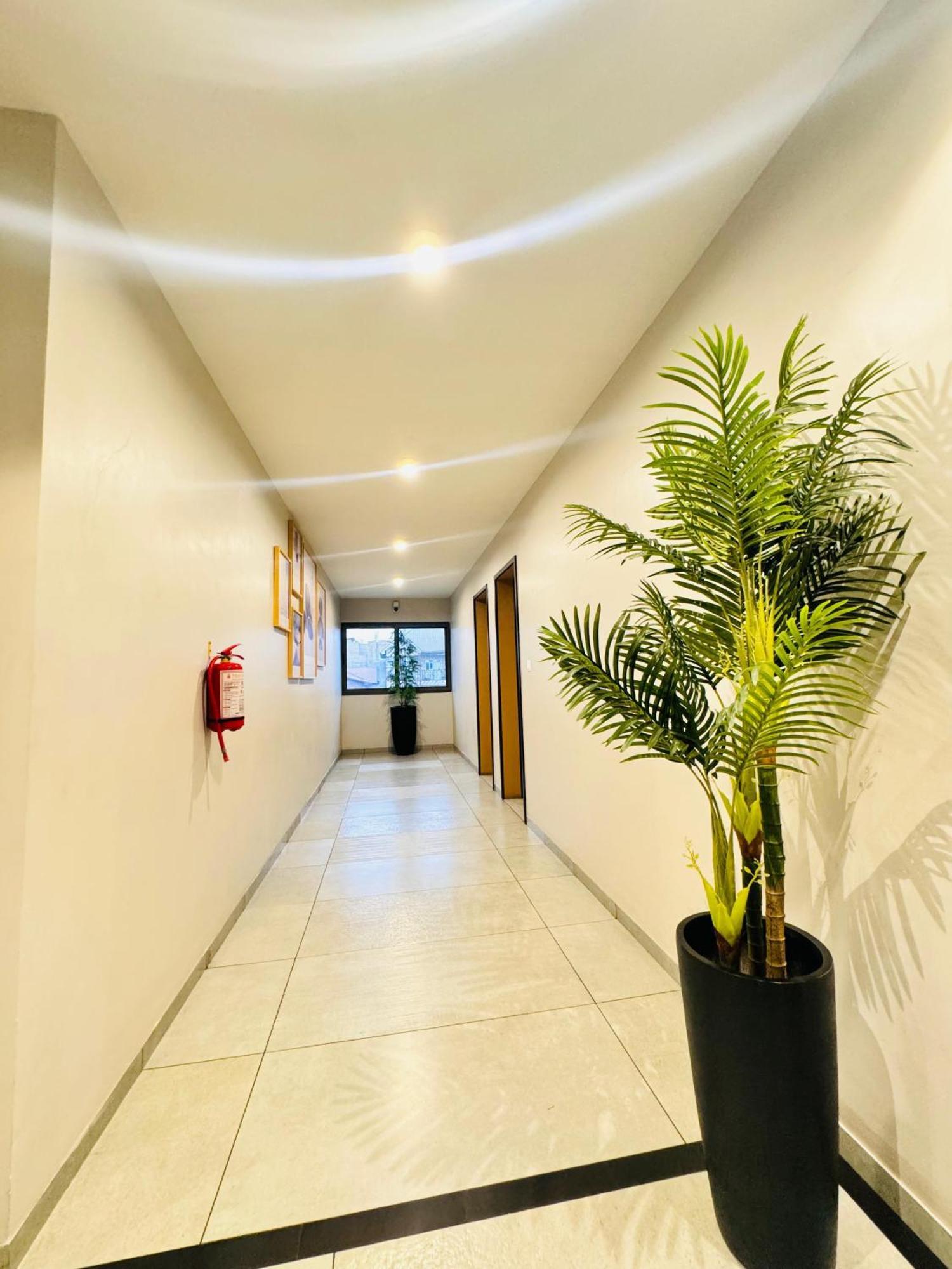 Ixoras Hotel Lemba Kinshasa Ngoại thất bức ảnh